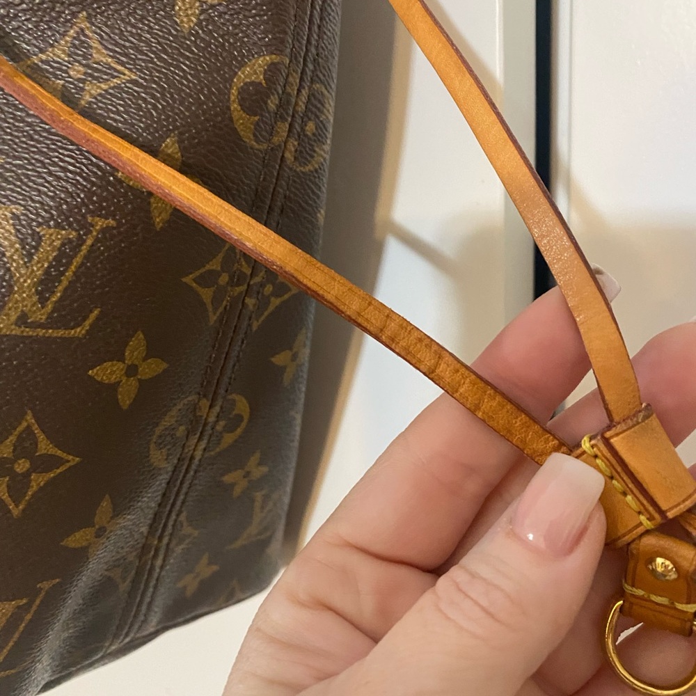 Louis Vuitton - Picture 5 of 5